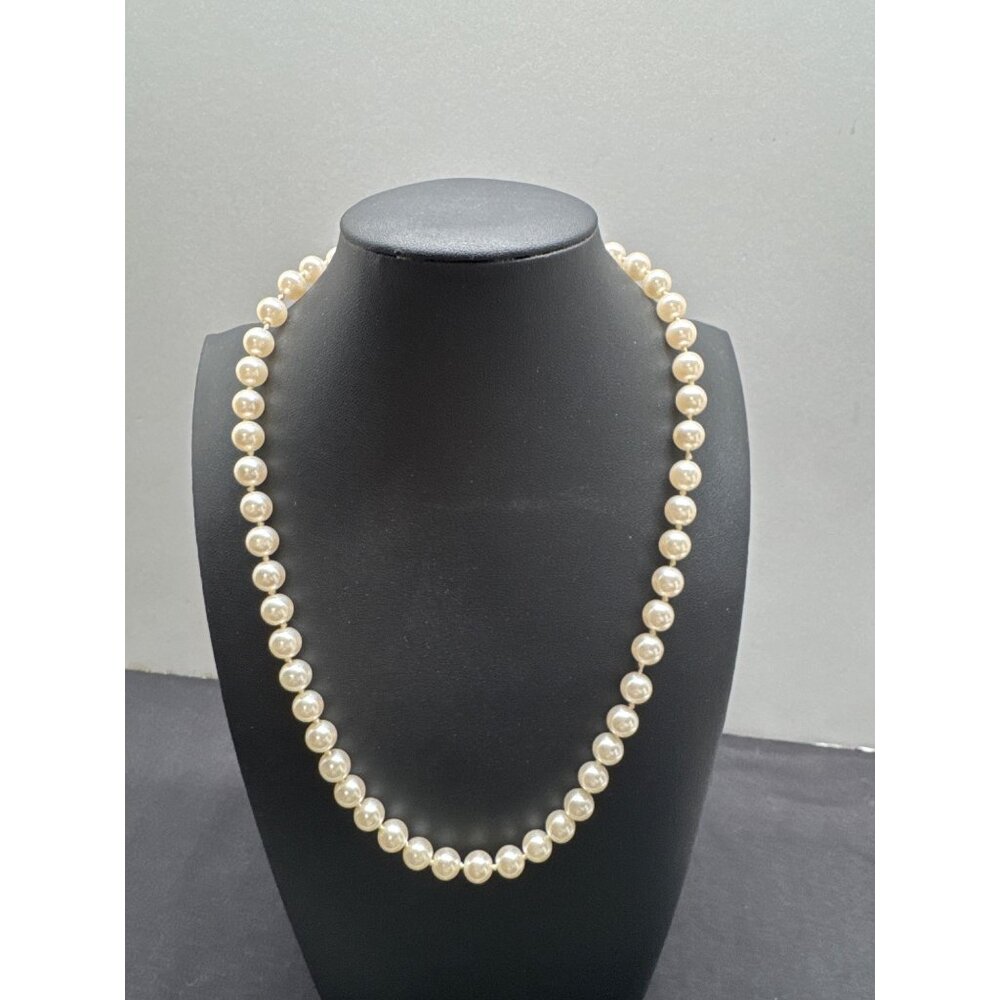 Vintage Faux Pearl Necklace With Gold Clasp Elegant Design Approx. 18 Inches Lon